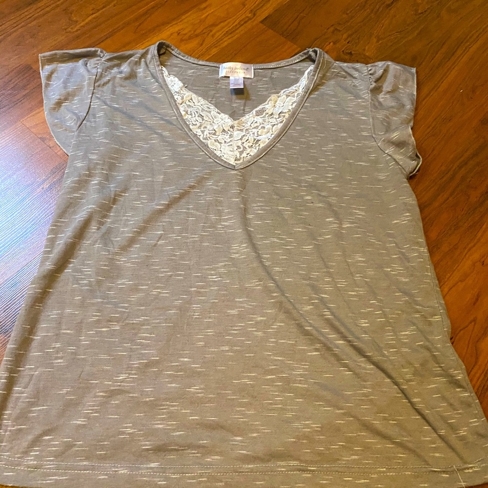 Gray Lace Tee 🤍🖤